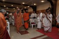 H.H Shrimath Samyamindra Thirtha Swamiji of Shri Kashi Math visits SCM - Bengaluru